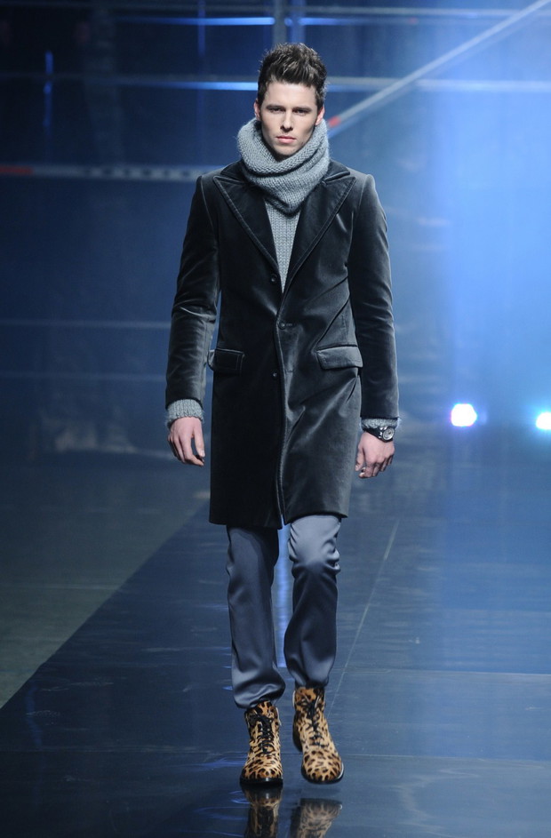 Pokaz Mariusza Przybylskiego - jesień/zima 2010 - zdjęcie