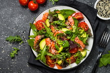 salatkazwedzonymlososiem-7030ac7