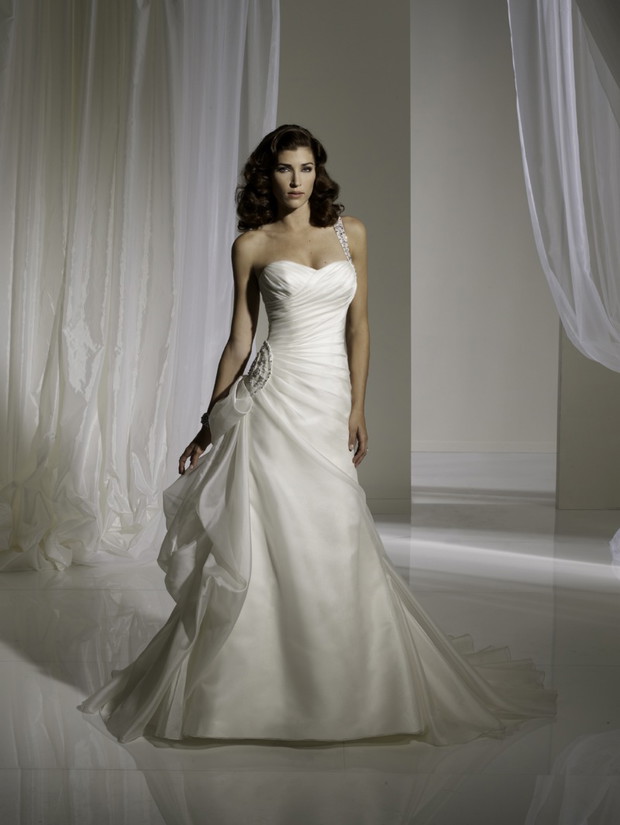 Suknie ślubne Sophia Tolli 2011 - zdjęcie