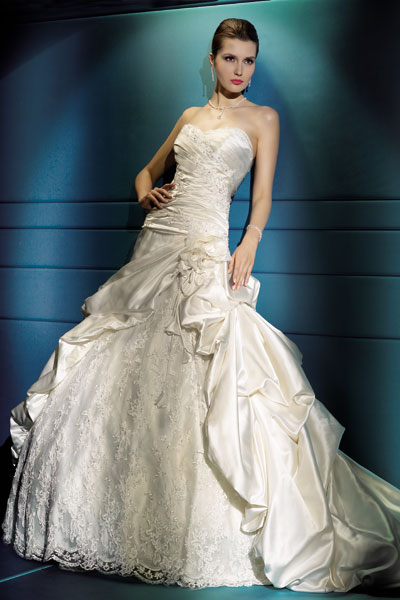Suknie ślubne Lisa Ferrera 2011 - zdjęcie