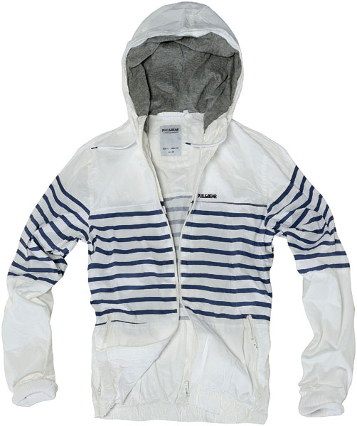 biała kurtka Pull and Bear w paski - moda wiosna/lato
