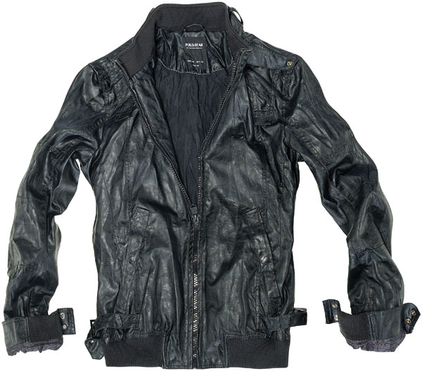 czarna kurtka Pull and Bear ze skóry - moda wiosna/lato