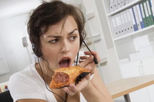 kobieta, jedzenie, pizza, praca