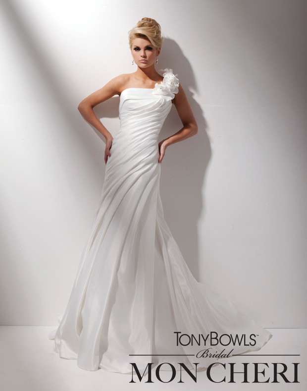 Najnowsza kolekcja sukien ślubnych Tony Bowls Briadal - zdjęcie
