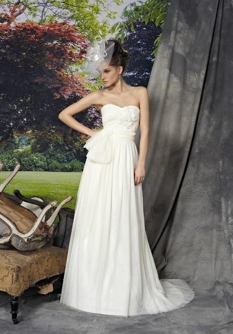biała suknia ślubna Manu Garcia prosta - moda 2012