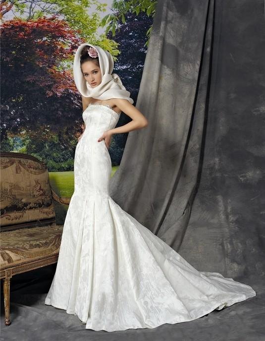 biała suknia ślubna Manu Garcia rybka - moda 2012
