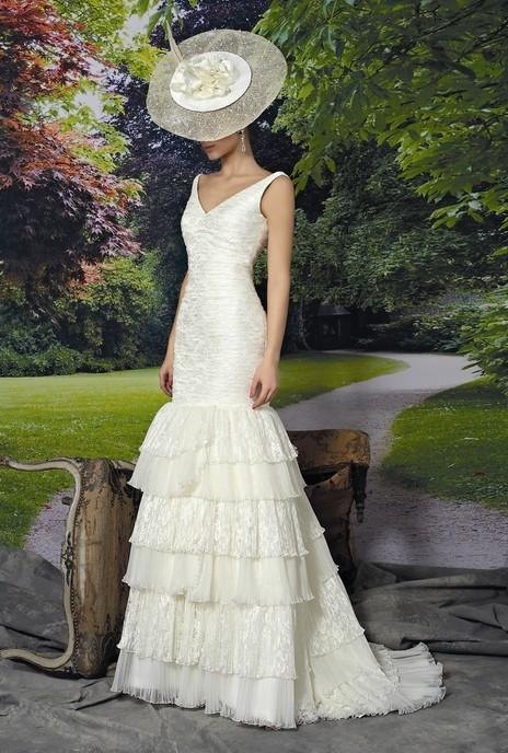 biała suknia ślubna Manu Garcia rybka - moda 2012
