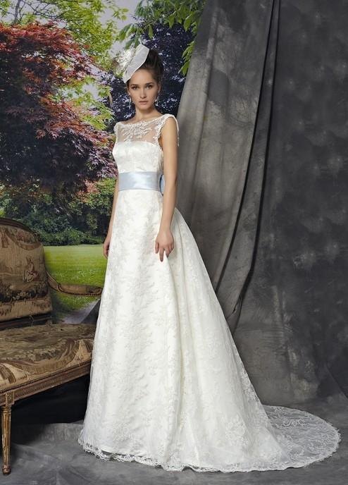 biała suknia ślubna Manu Garcia z pasem koronkowa - moda 2012
