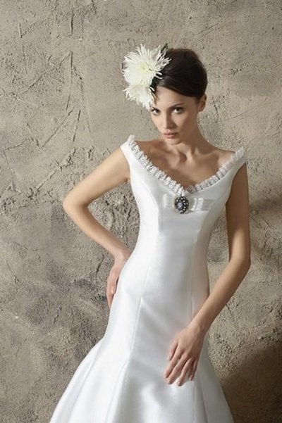 biały suknia ślubna Higar Novias gładka - trendy 2012