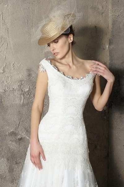 biały suknia ślubna Higar Novias koronkowa - trendy 2012