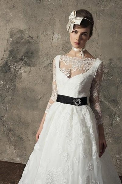 biały suknia ślubna Higar Novias z paskiem koronkowa - trendy 2012