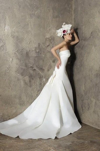 biały suknia ślubna Higar Novias z trenem - trendy 2012
