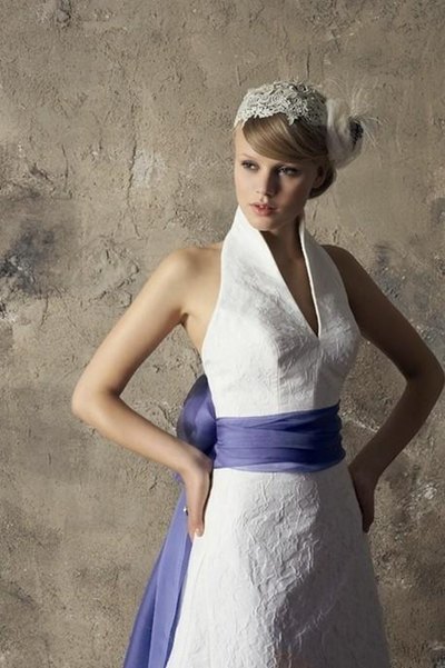 biały suknia ślubna Higar Novias ze stójką - trendy 2012