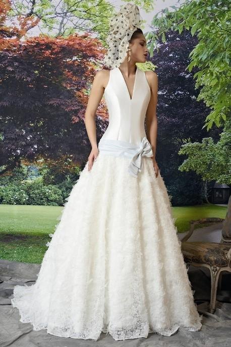 biały suknia ślubna Manu Garcia rozkloszowana - moda 2012
