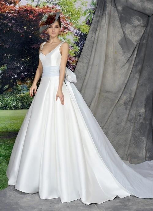 biały suknia ślubna Manu Garcia z trenem - moda 2012
