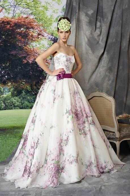 kolorowa suknia ślubna Manu Garcia w kwiaty, princessa - moda 2012