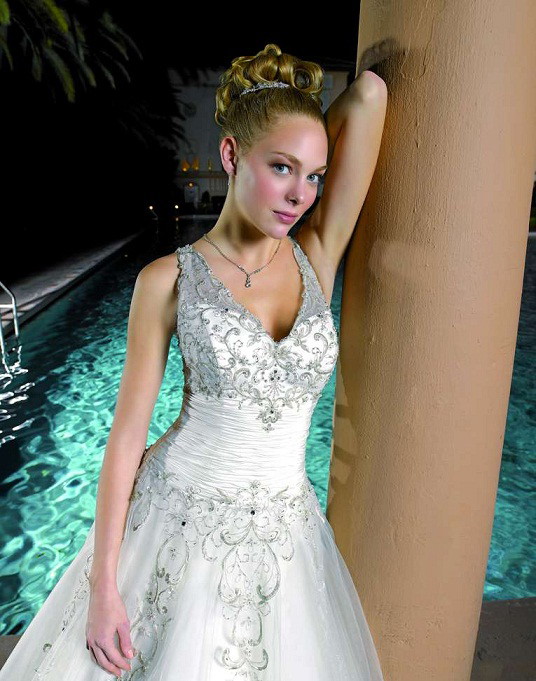 biała suknia ślubna Miss Kelly - moda 2012
