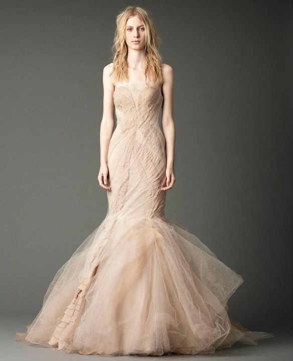 oryginalna beżowa suknia ślubna typu syrena Vera Wang trendy zimowe