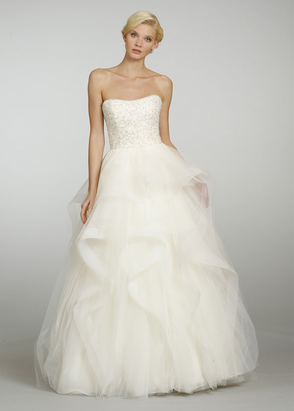 suknia ślubna Alvina Valenta z falbanami - przód