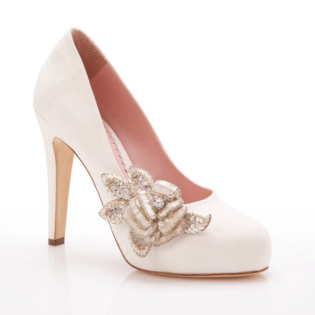 buty ślubne Emmy Shoes z kwiatem na platformie