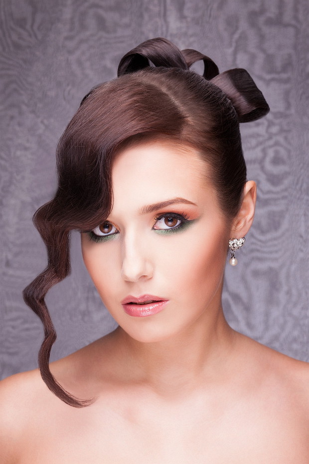 Karina Witkowska - upięcie ślubne z falowaną grzywką - przód