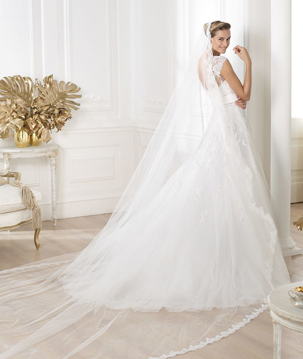 suknia ślubna Pronovias koronkowa