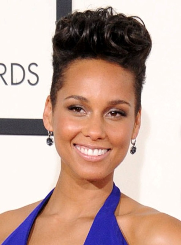 Alicia Keys w uczesaniu do góry