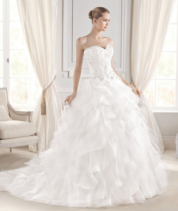 suknia ślubna La Sposa z falbanami