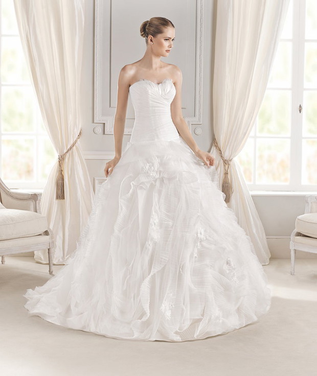 suknia ślubna La Sposa z falbanami