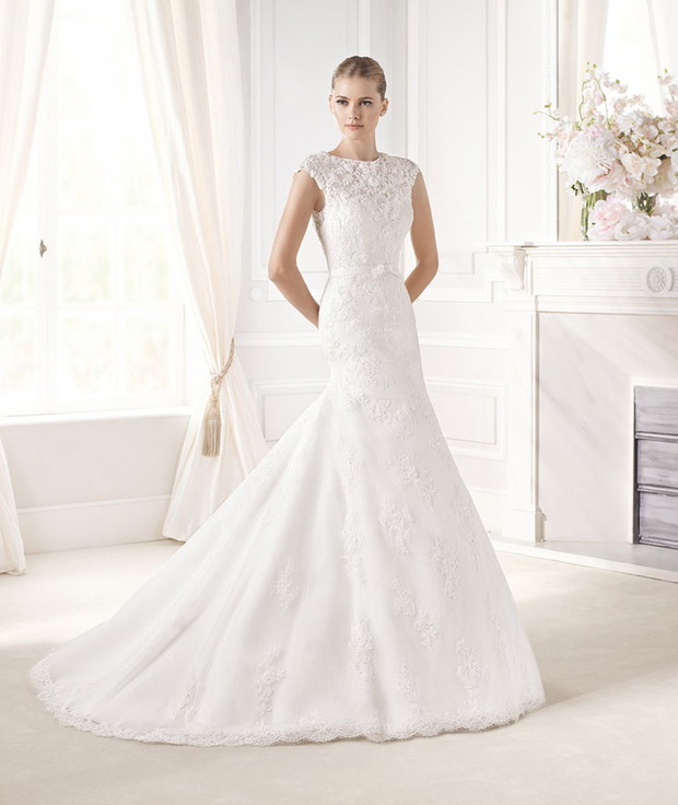 suknia ślubna La Sposa z koronkowam dekoltem