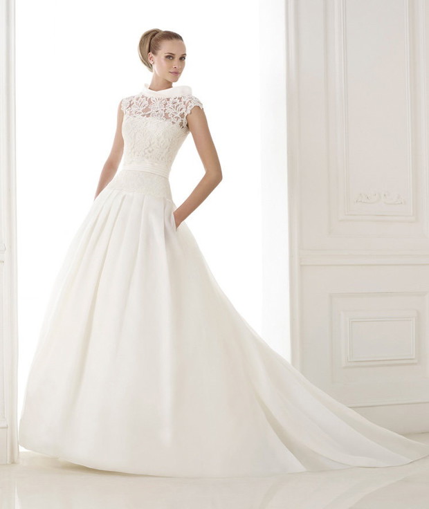 suknia ślubna Pronovias zabudowana