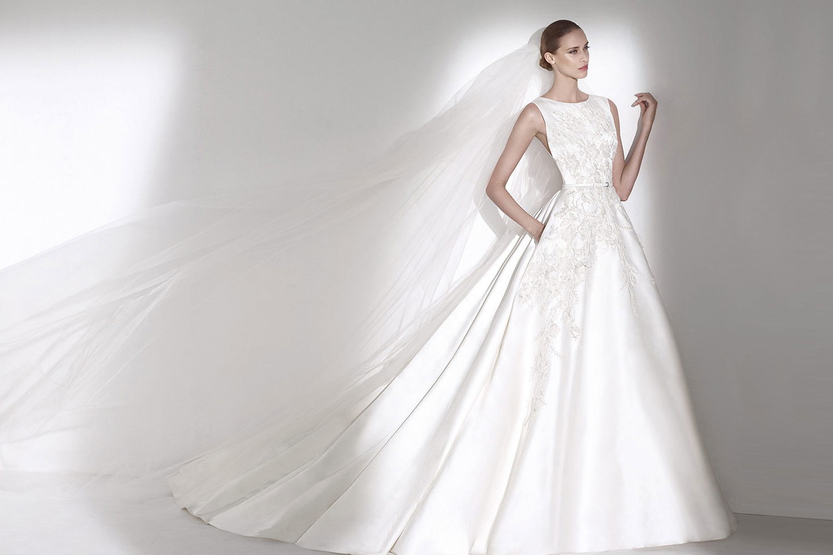 suknia ślubna Elie Saab z dekoltem w łódkę