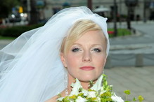 Biała klasyka w bukietach ślubnych gwiazd