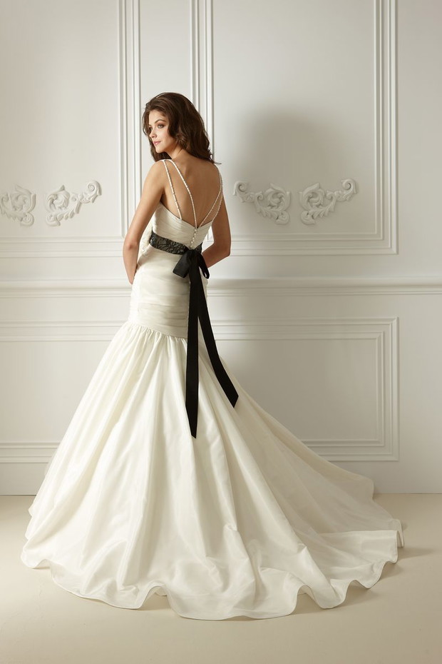Suknie ślubne na ramiączkach - Jasmine Collection 2012