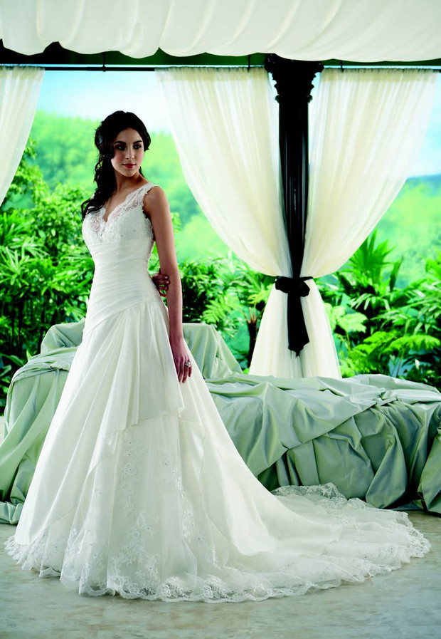 Suknie ślubne na ramiączkach - Jasmine Collection 2012