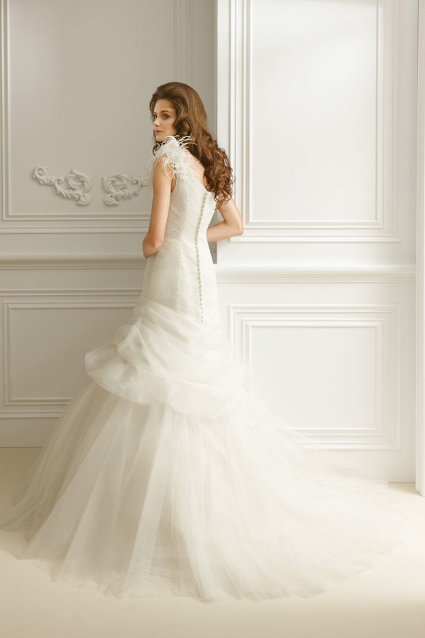 Suknie ślubne na ramiączkach - Jasmine Collection 2012