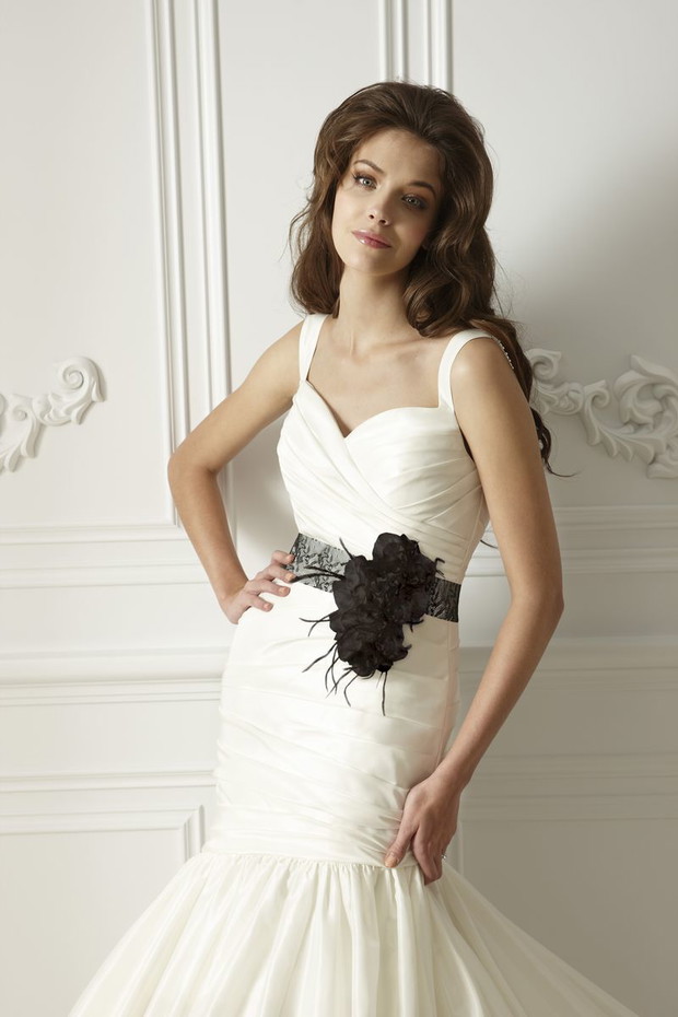 Suknie ślubne na ramiączkach - Jasmine Collection 2012