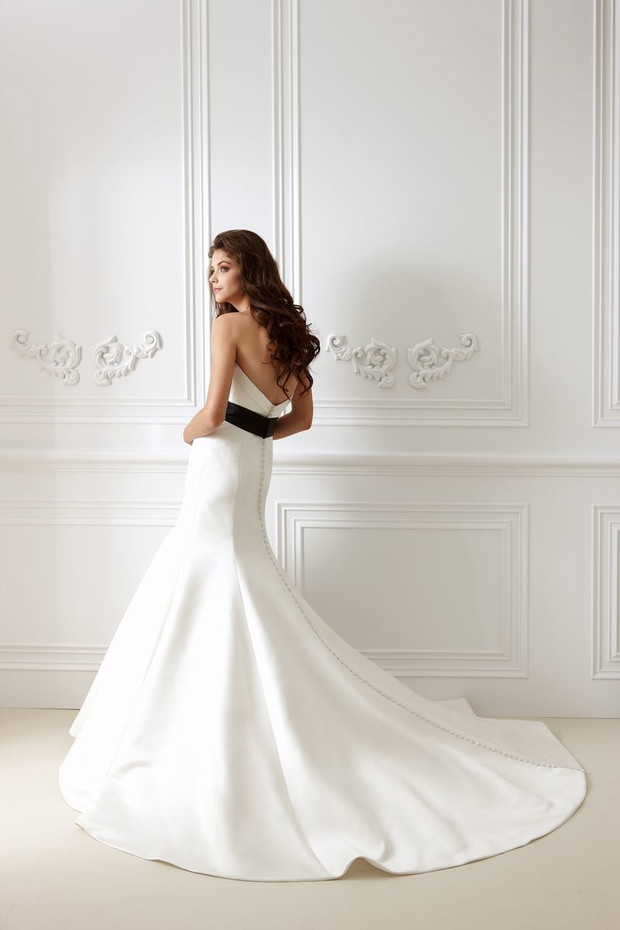 Suknie ślubne z czarnymi dodatkami - Jasmine Collection 2012