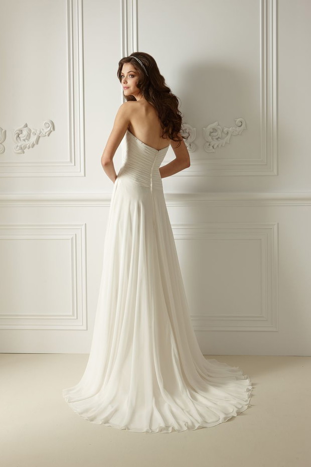 Suknie ślubne z gorsetową górą - Jasmine Collection 2012