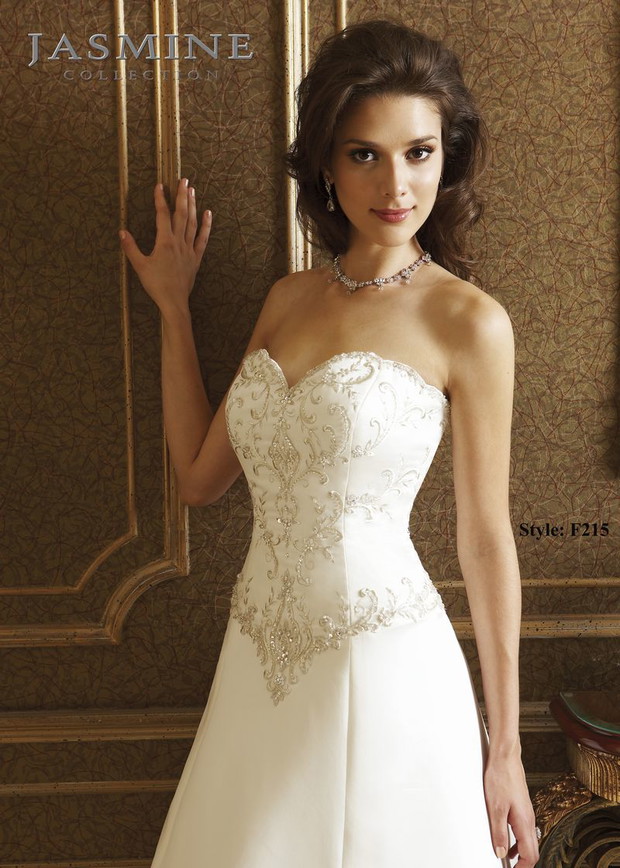 Suknie ślubne z gorsetową górą - Jasmine Collection 2012
