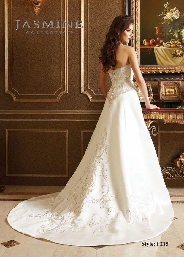 Suknie ślubne z gorsetową górą - Jasmine Collection 2012