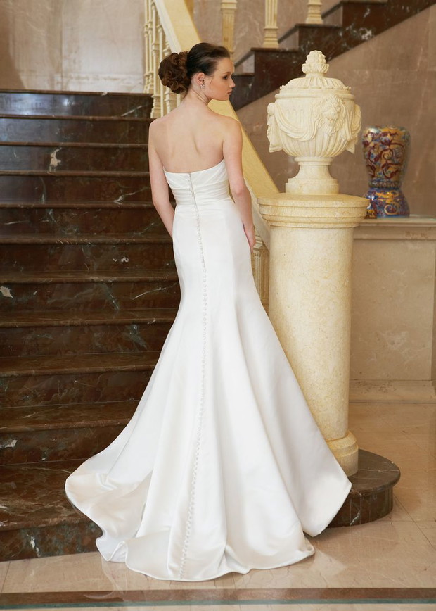 Suknie ślubne z gorsetową górą - Jasmine Collection 2012