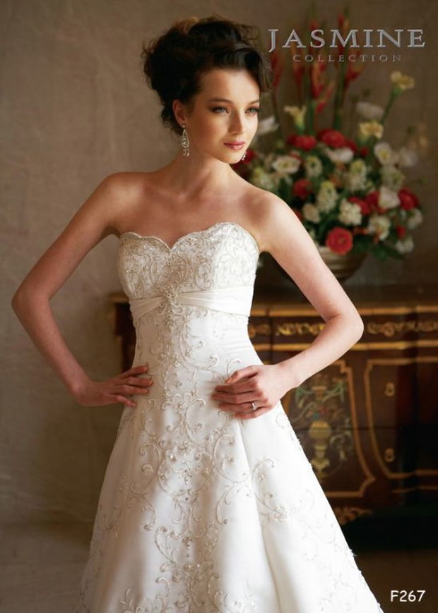 Suknie ślubne z gorsetową górą - Jasmine Collection 2012