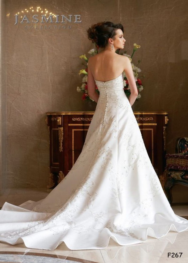 Suknie ślubne z gorsetową górą - Jasmine Collection 2012