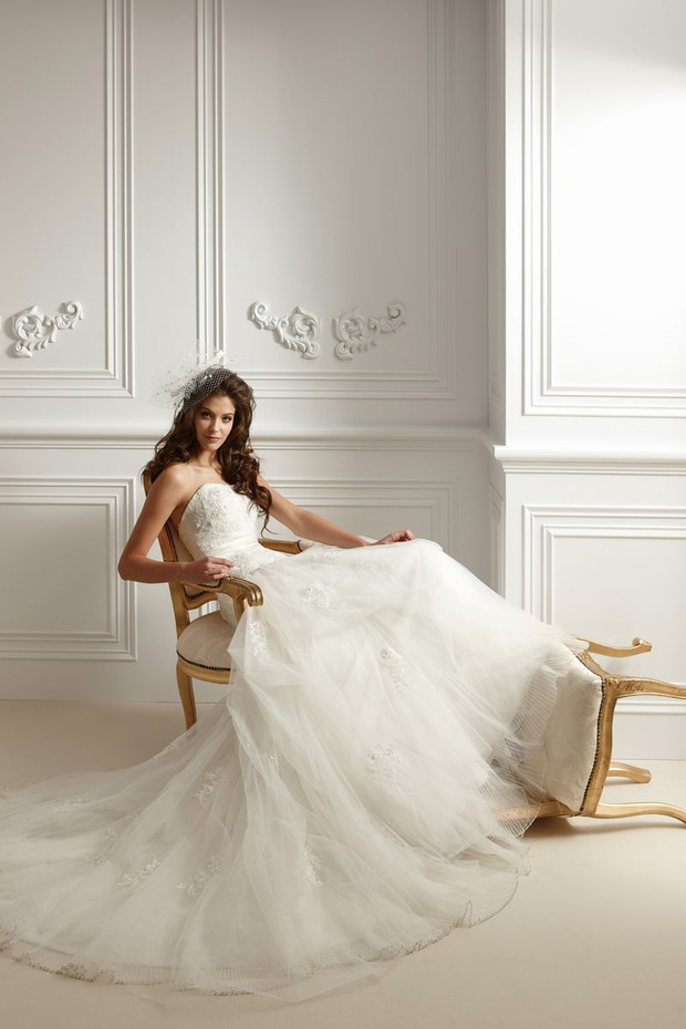 Suknie ślubne z gorsetową górą - Jasmine Collection 2012