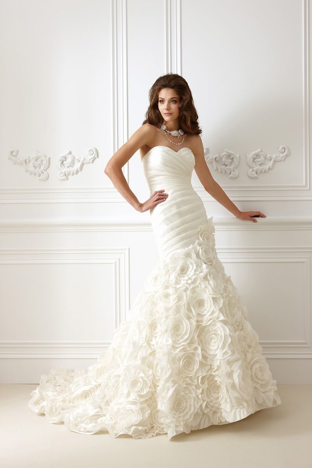 Suknie ślubne z gorsetową górą - Jasmine Collection 2012
