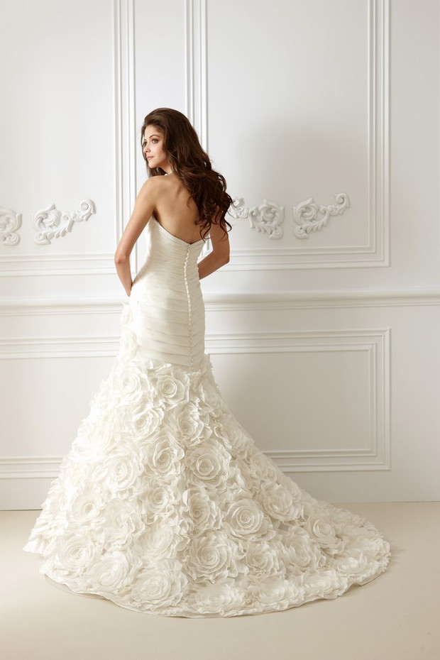 Suknie ślubne z gorsetową górą - Jasmine Collection 2012