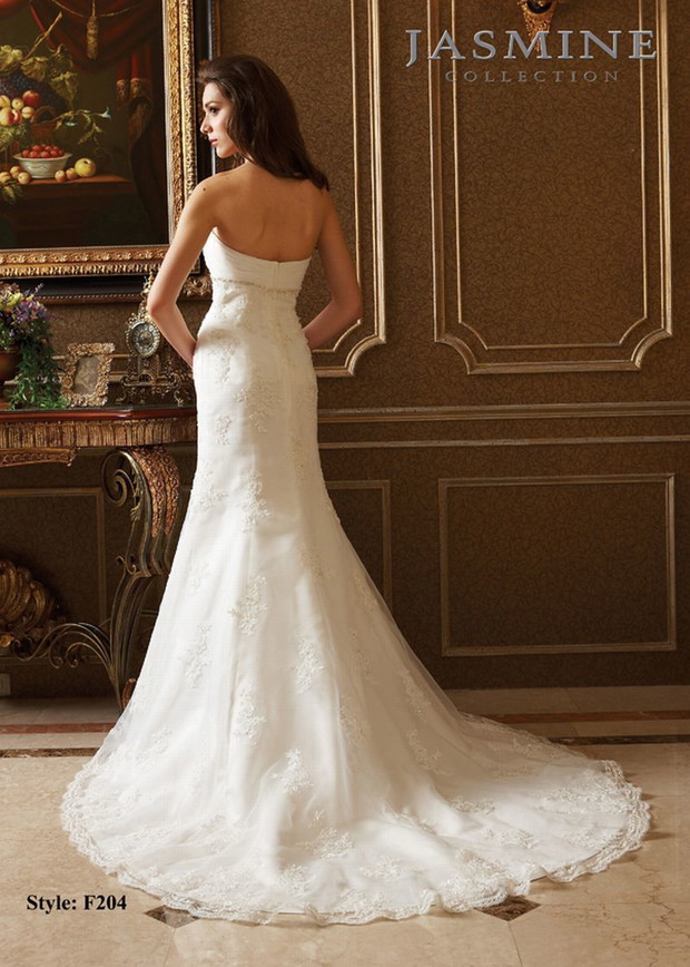 Suknie ślubne z gorsetową górą - Jasmine Collection 2012