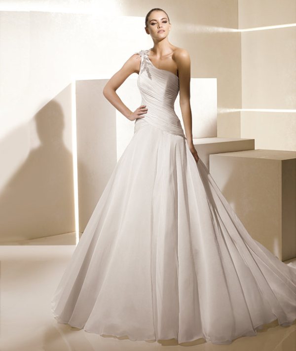 Spektakularne kreacje z kolekcji sukien ślubnych La Sposa 2012