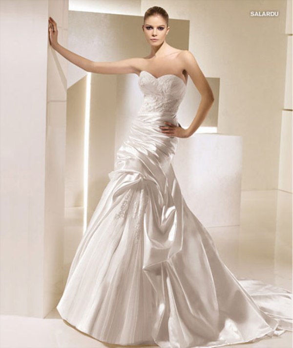 Spektakularne kreacje z kolekcji sukien ślubnych La Sposa 2012